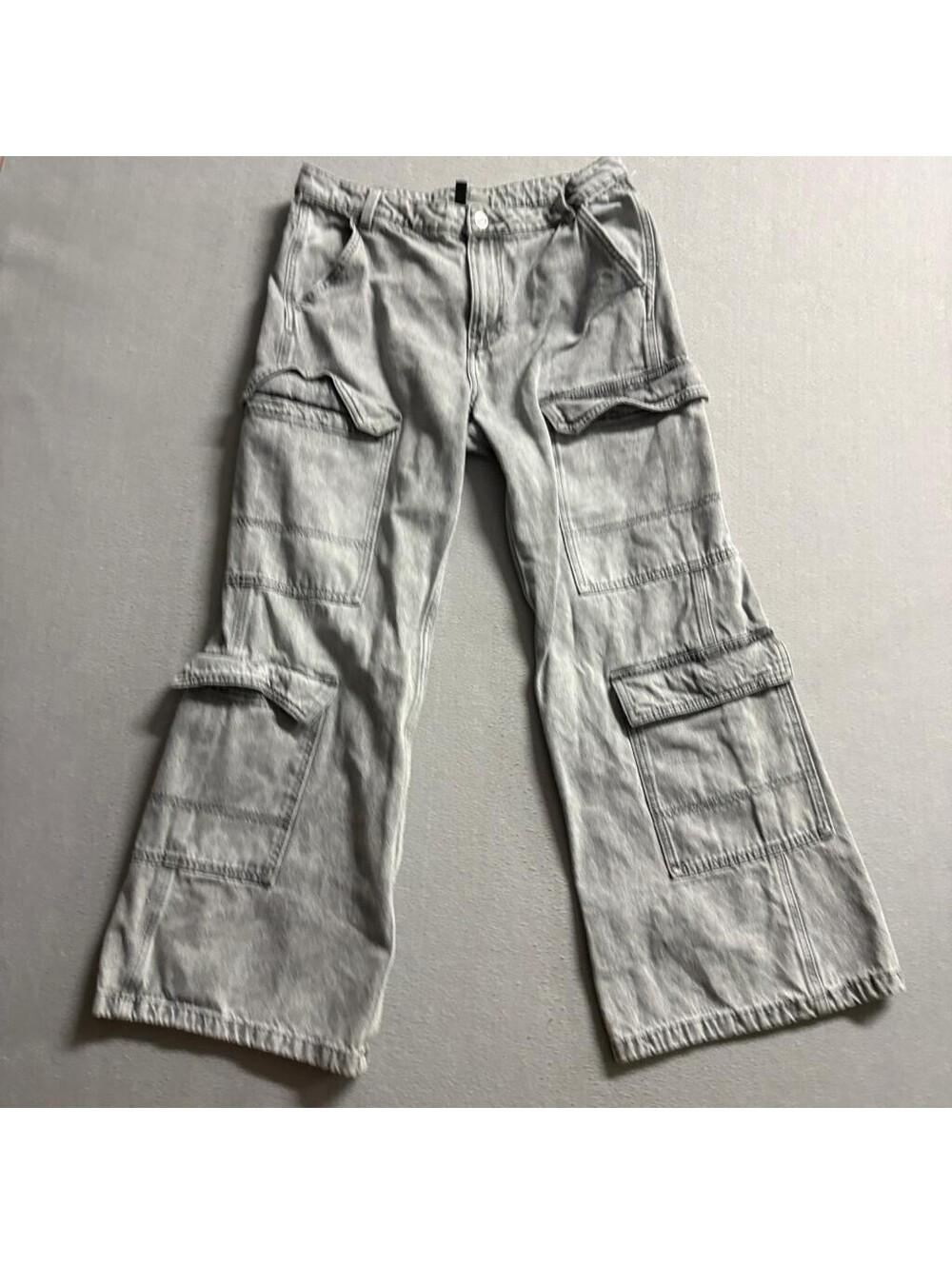 H&M Divided Gray Cargo Jeans Womens Size 8 Wide Leg High Rise Denim Pants